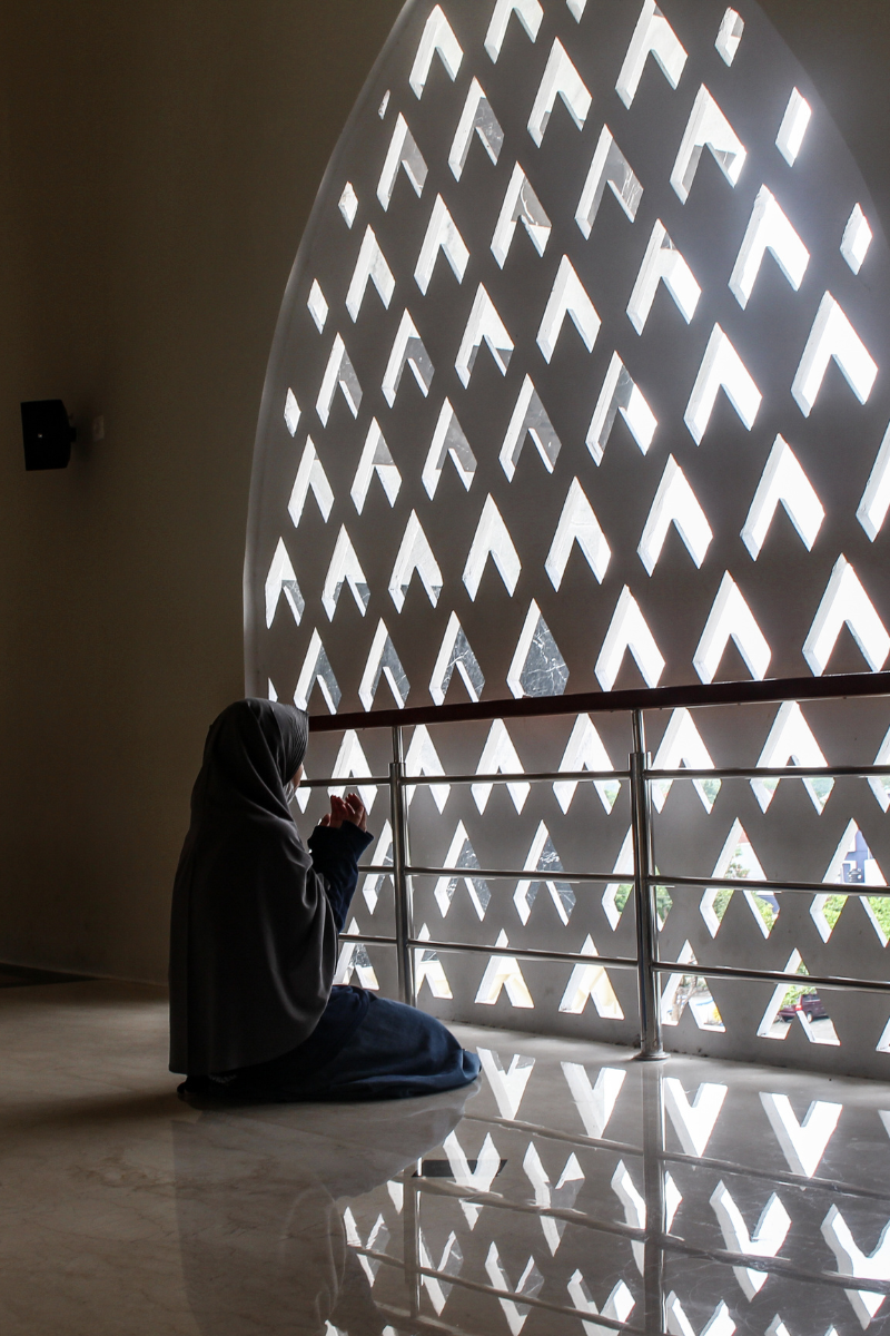 woman praying